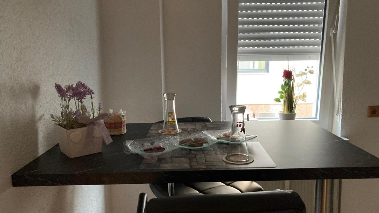 Ferienwohnung -Isola Madre Biebesheim am Rhein Екстер'єр фото